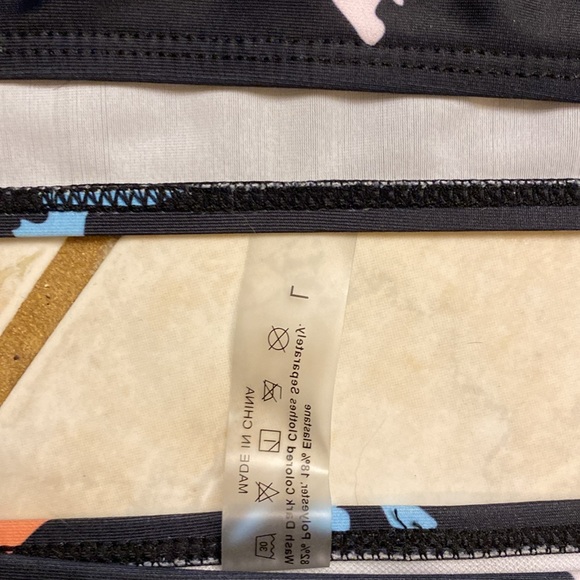 Dinosaur bikini size Large both pieces - Picture 3 of 5